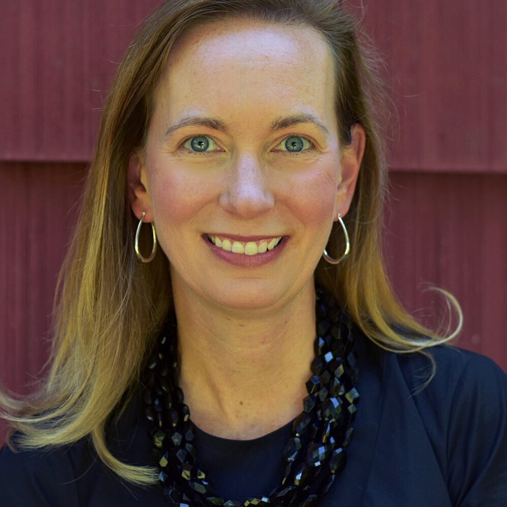 lYNDA-NEW-PIC-square